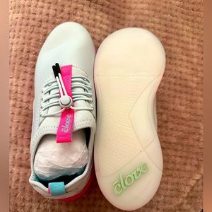 Cloves size 8.5- New!